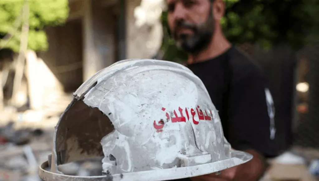 الدفاع المدني اللبناني: 3 ضحايا من عناصرنا جراء غارة إسرائيلية على مجدلزون جنوبي البلاد