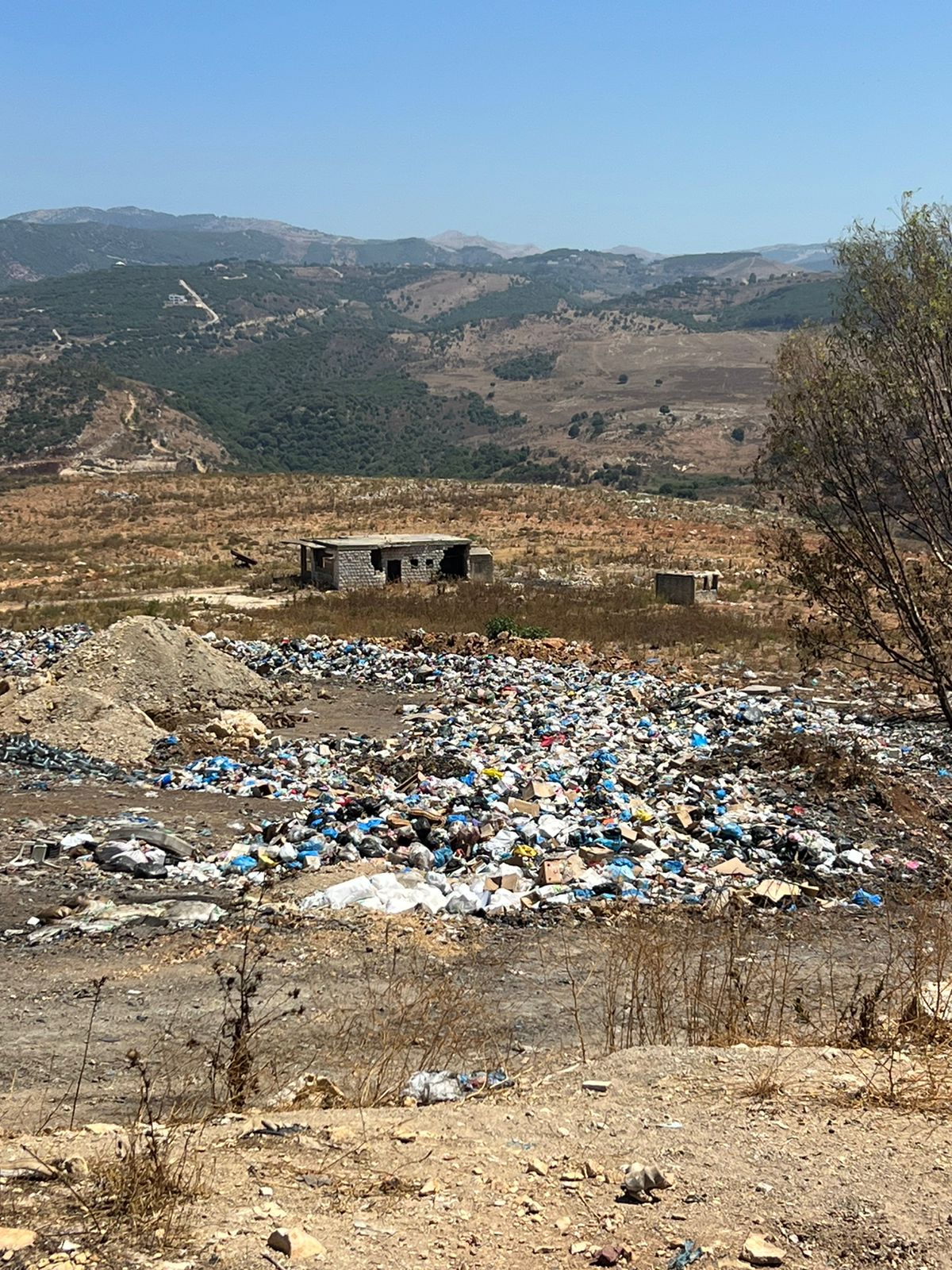 مكب عشوائي.