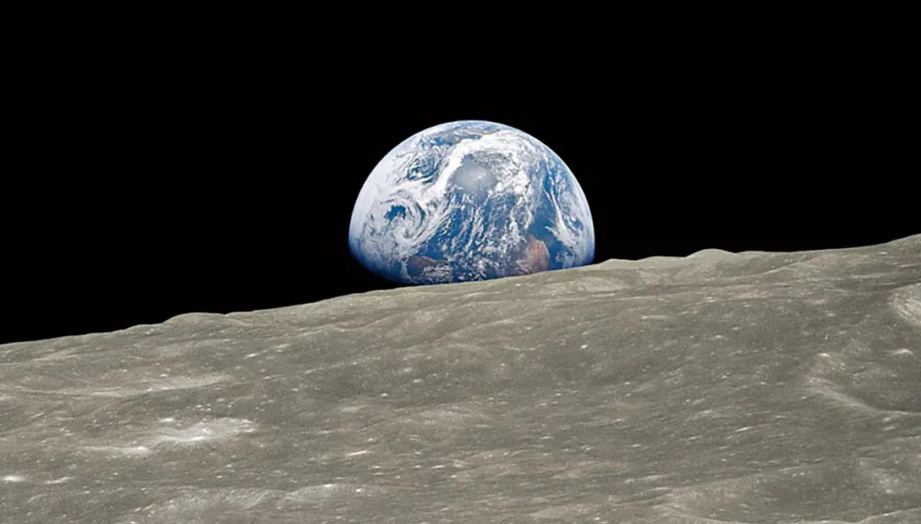 بعد غياب منذ 1972... بدء العد التنازلي لأول رحلة مأهولة إلى القمر