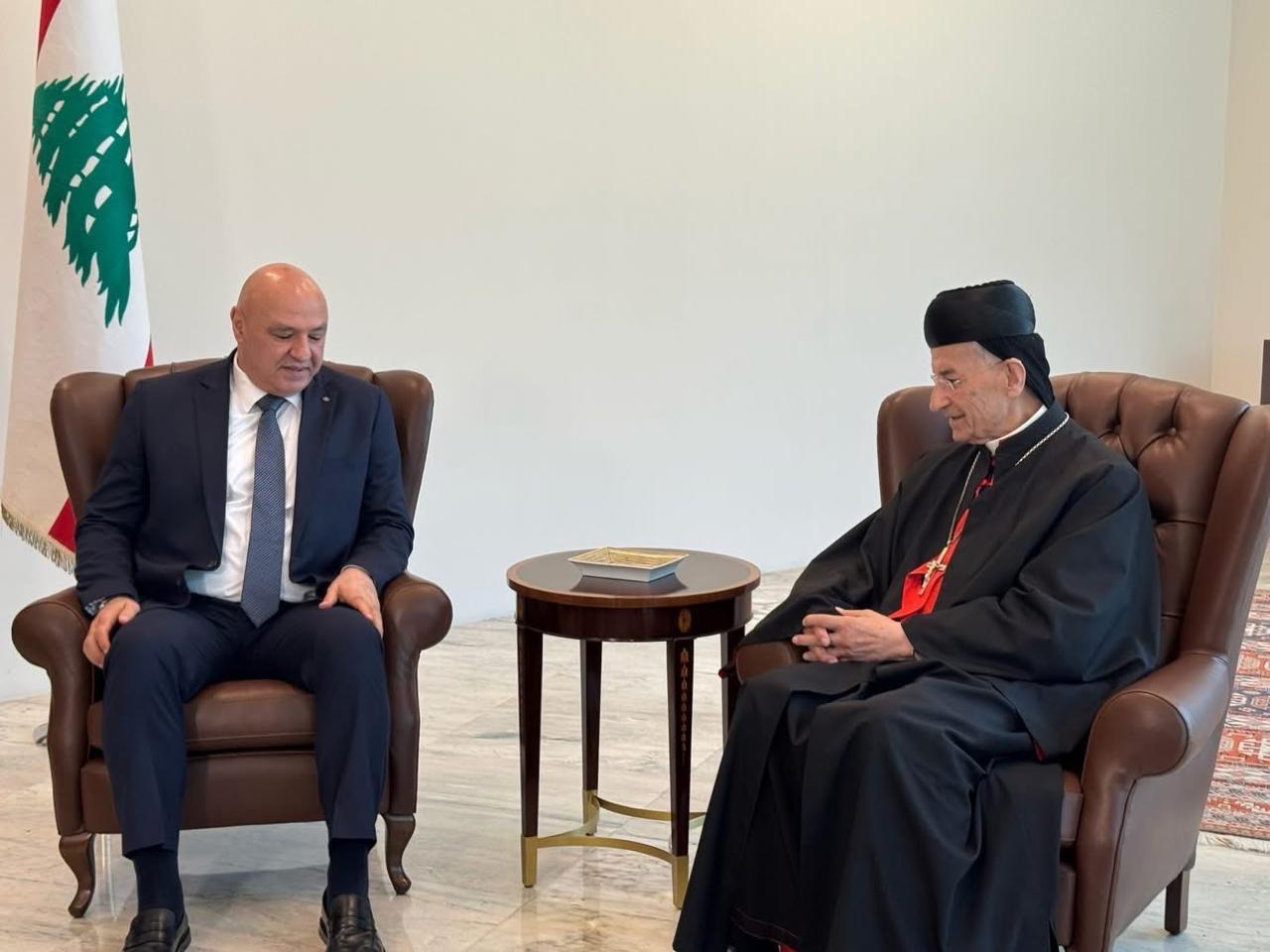 الراعي وعون (فايسبوك البطريركية).