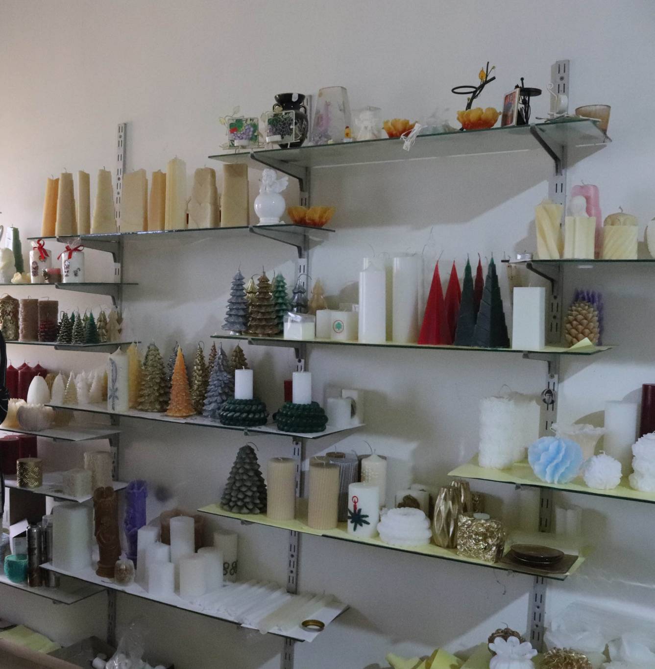 الأب يوسف دندن في الصالحية: الشمعةُ في مواجهة الحرب