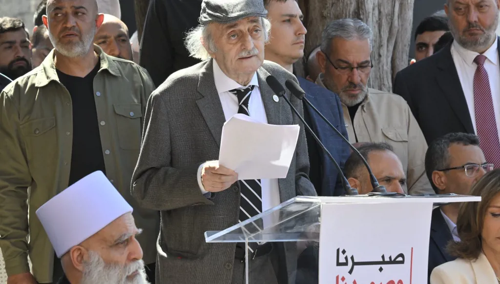 5 عند الخامسة: في ذكرى "المعلم": حذار التقسيم... العلويون الى جبل محسن والجمهور يتفاعل مع بـ"الدم"