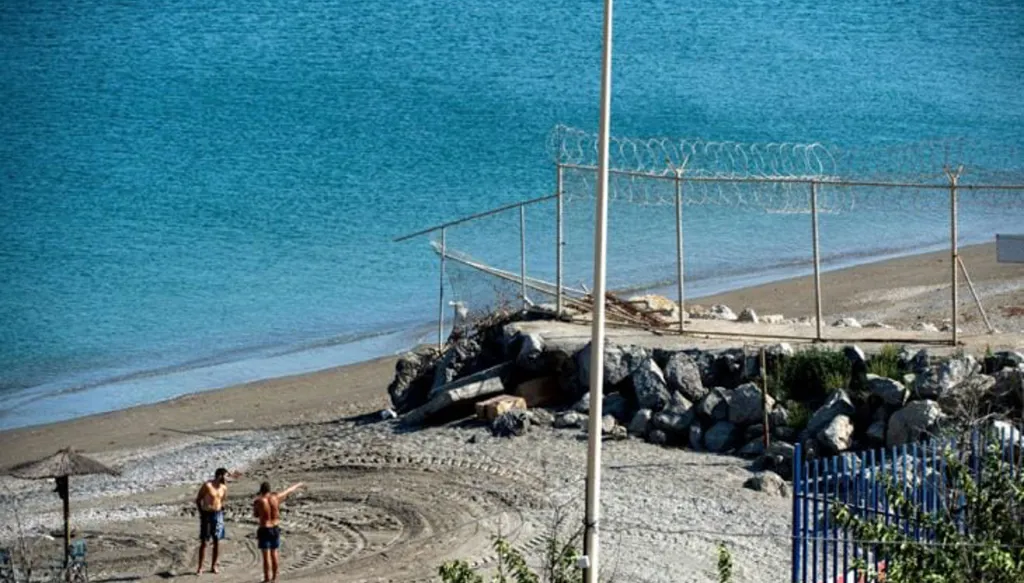 54 طفلاً يخوضون البحر من المغرب إلى سبتة بحثاً عن مستقبل