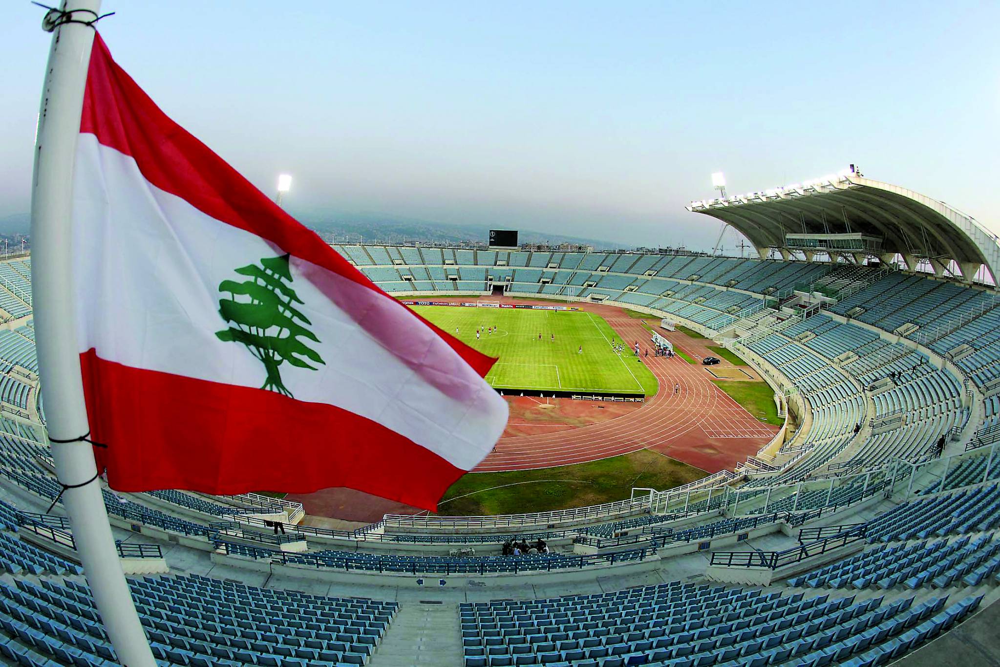 السياسة "تعوق" طريق الرياضة نحو الاحتراف