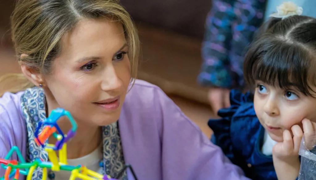 أسماء الأسد: من "وردة الصحراء" إلى "سيدة النظام"