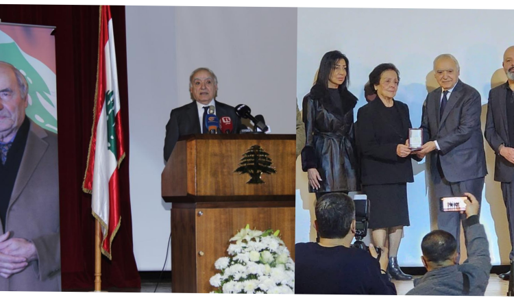 سلامة وعائلة الشاعر الراحل خلال حفل التكريم (وكالات)