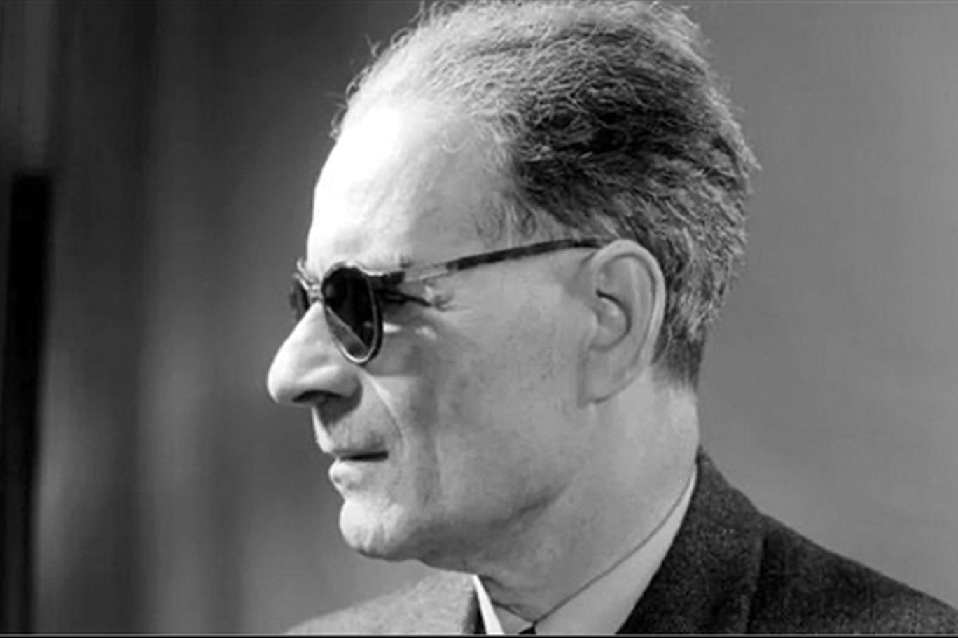 طه حسين: عميد الأدب ومنظِّرُهُ الوفيّ