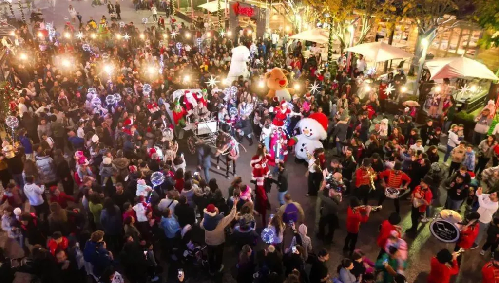 بلدات مختلطة تُقيم احتفالات ميلادية