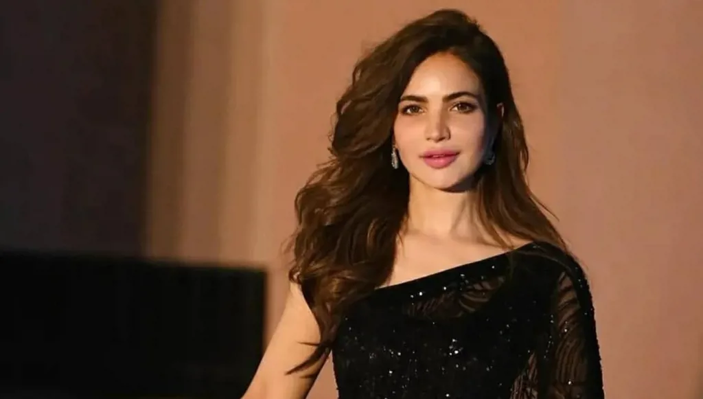 العثور على ممثلة باكستانية شهيرة جثة "متحللة" في شقتها