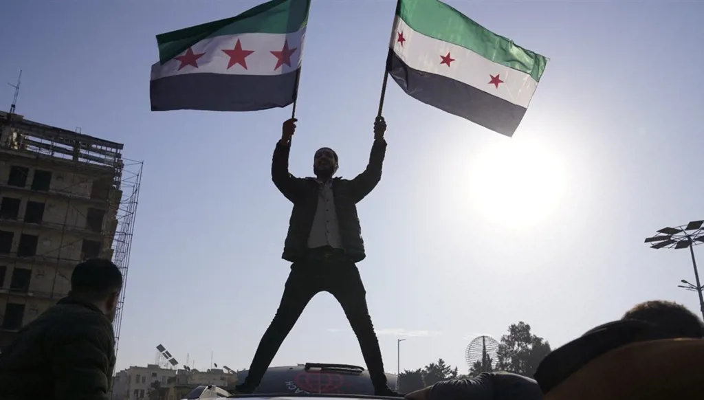 السفارة السورية في بيروت تستبدل علمها: بزغ فجر جديد