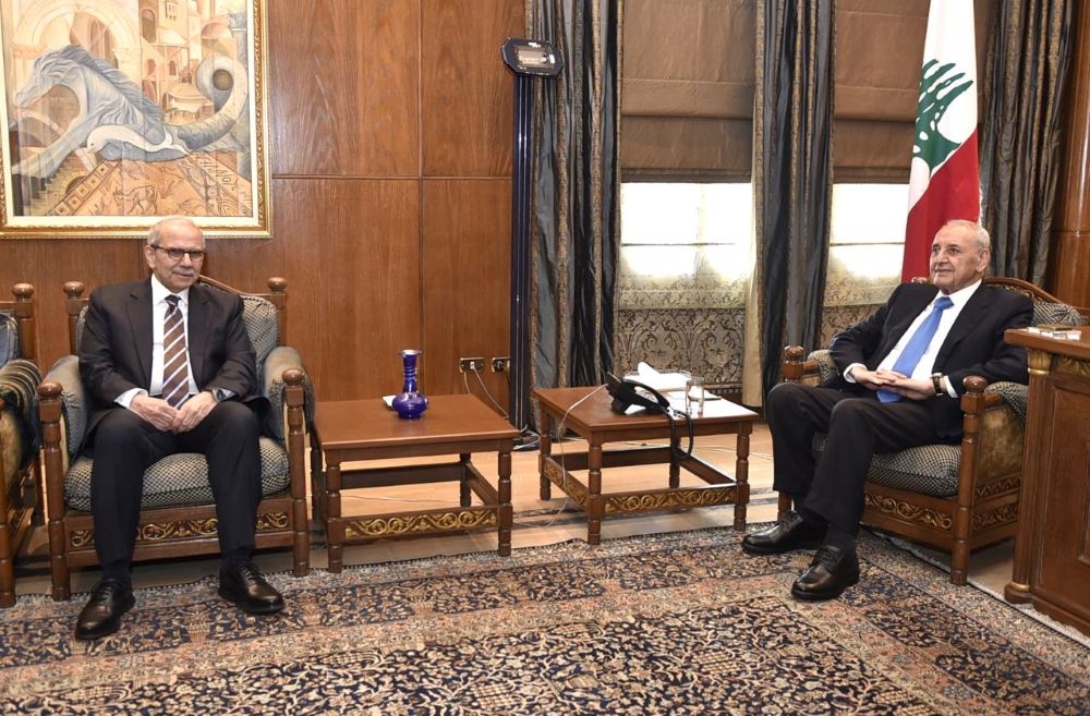 رئيس مجلس النواب نبيه بري خلال لقائه رئيس الحكومة نواف سلام في عين التينة أمس.