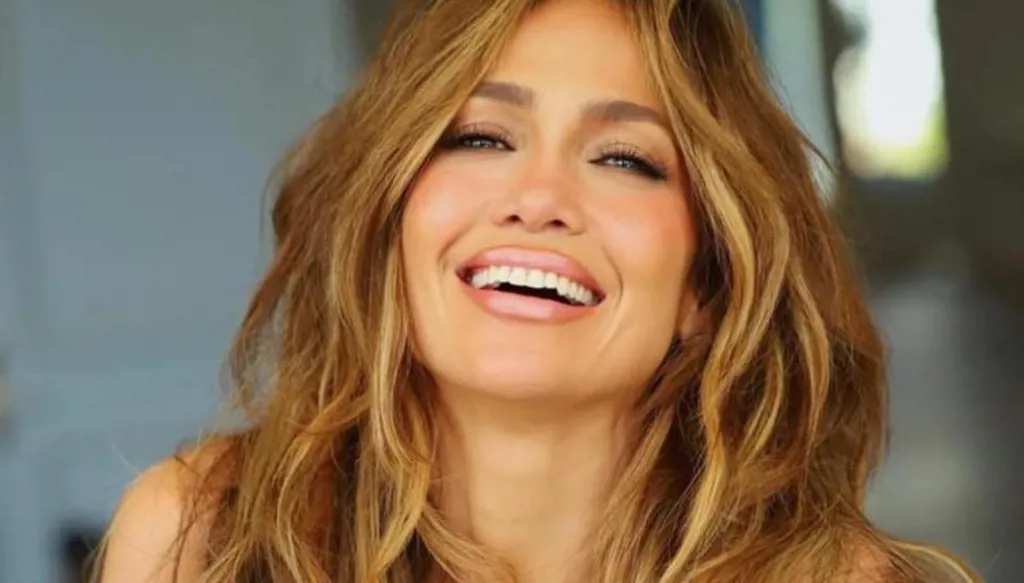 جينيفر لوبيز صُدمت من تكلفة أجر برونو مارس "الخياليّة" لأداء في زفافها مع خطيبها السّابق أليكس رودريغيز