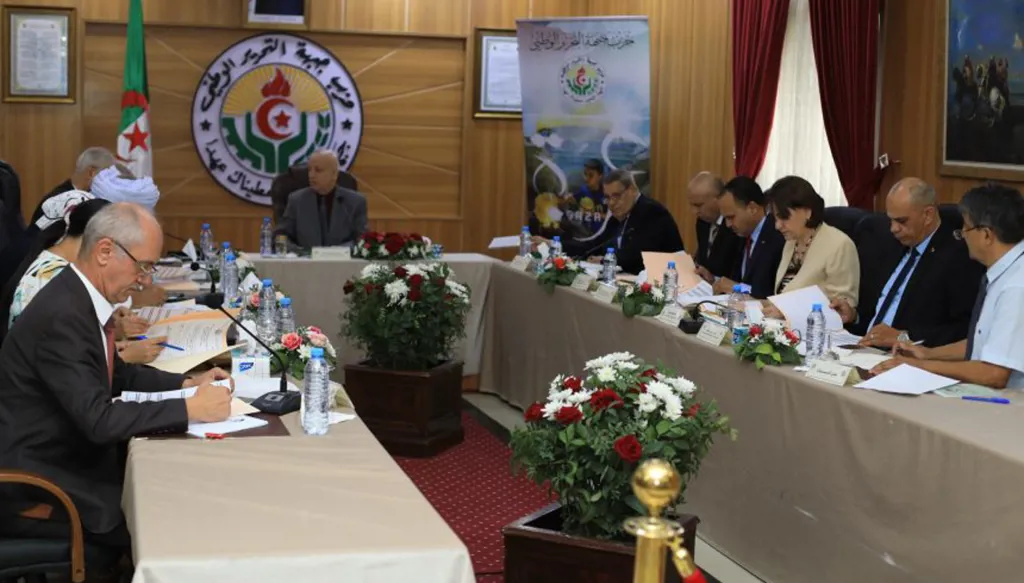 إعادة هيكلة حزب جبهة التحرير في ظلّ انعدام "خلايا التفكير" الإستراتيجي؟