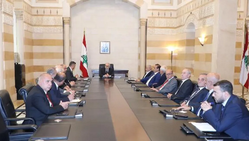 سلام أمام وفد من رؤساء بلديات القرى الحدودية يكشف عن خطة مع البنك الدولي لإعادة الاعمار