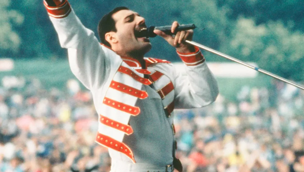 الوجه الخفي لأسطورة الروك فريدي ميركوري... ابنة سرية تظهر بعد عقود من الكتمان