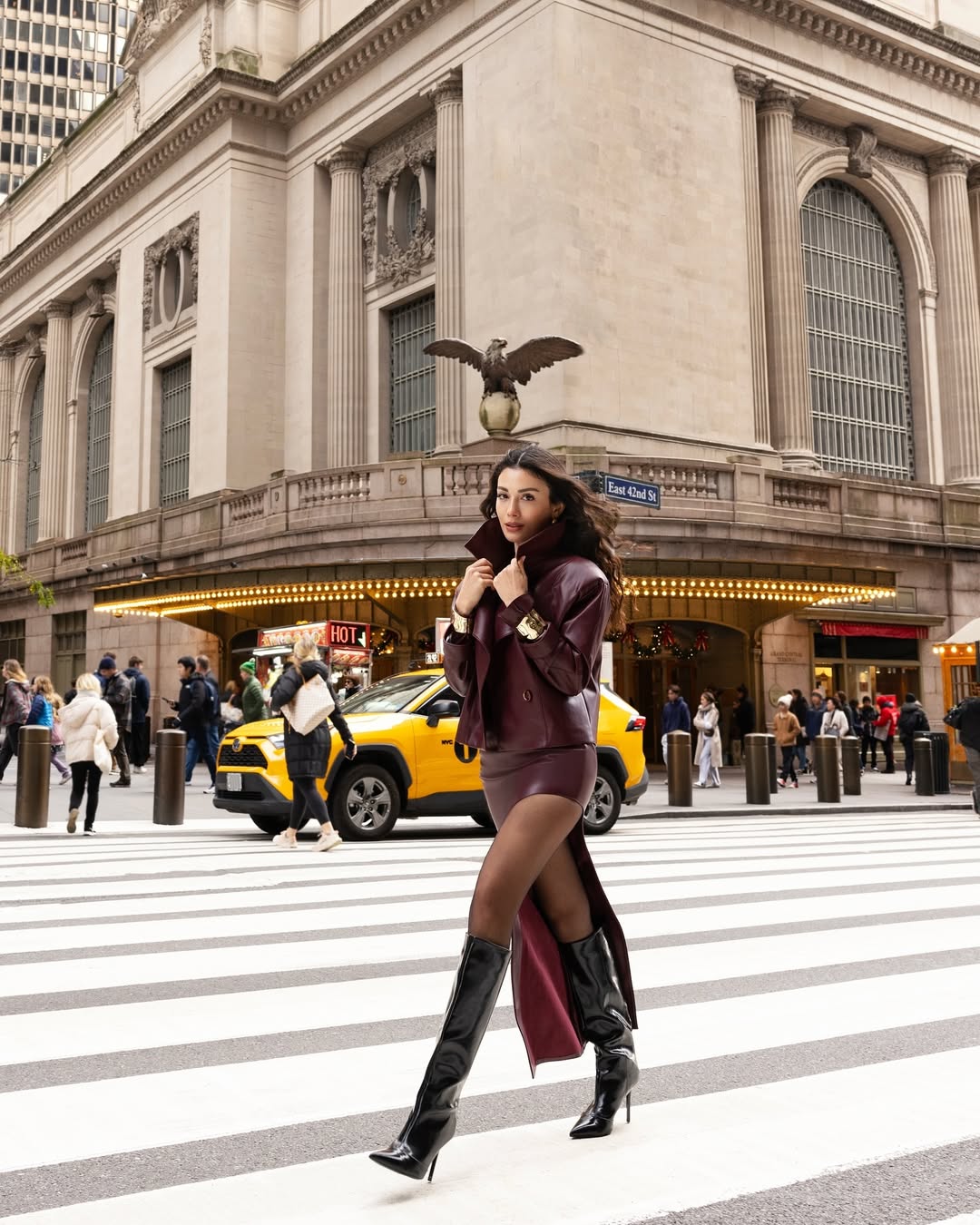 اوزجي ياغيز بأناقة النجمة الجذابة (انستغرام)