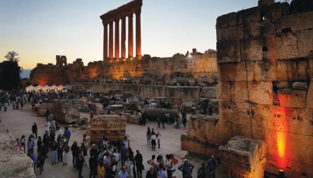 أدراج بعلبك في ذاكرة الجامعة الأميركيّة… سبعون عاماً من الفنّ والصّمود