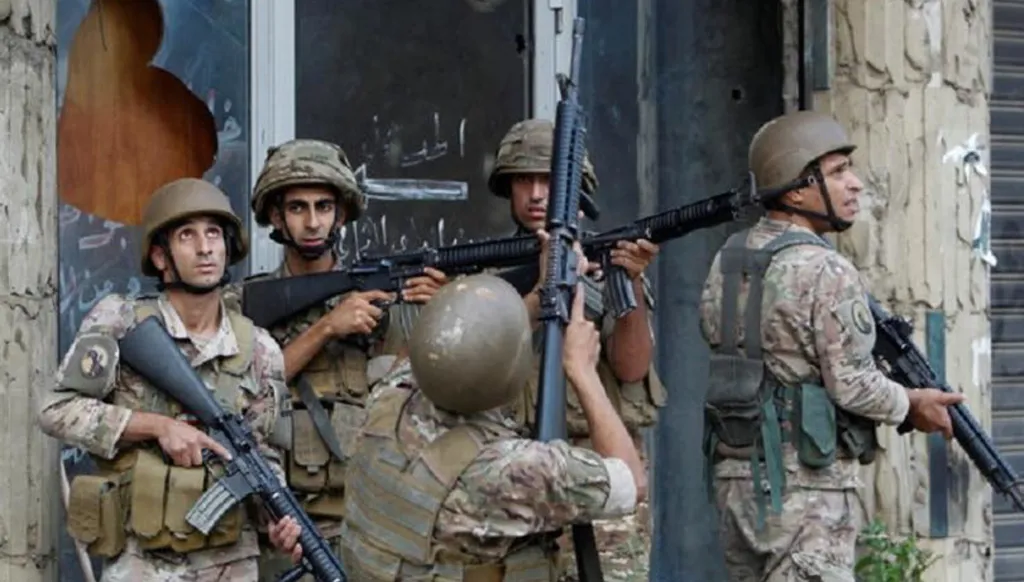 الجيش اللبناني ينفّذ مداهمة في أبي سمراء -طرابلس بحثاً عن مطلوبين