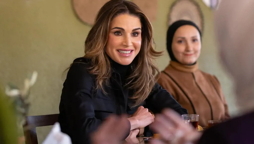 أحذية الملكة رانيا من أشهر الماركات العالمية تجمع بين الرقي والجرأة (صور)