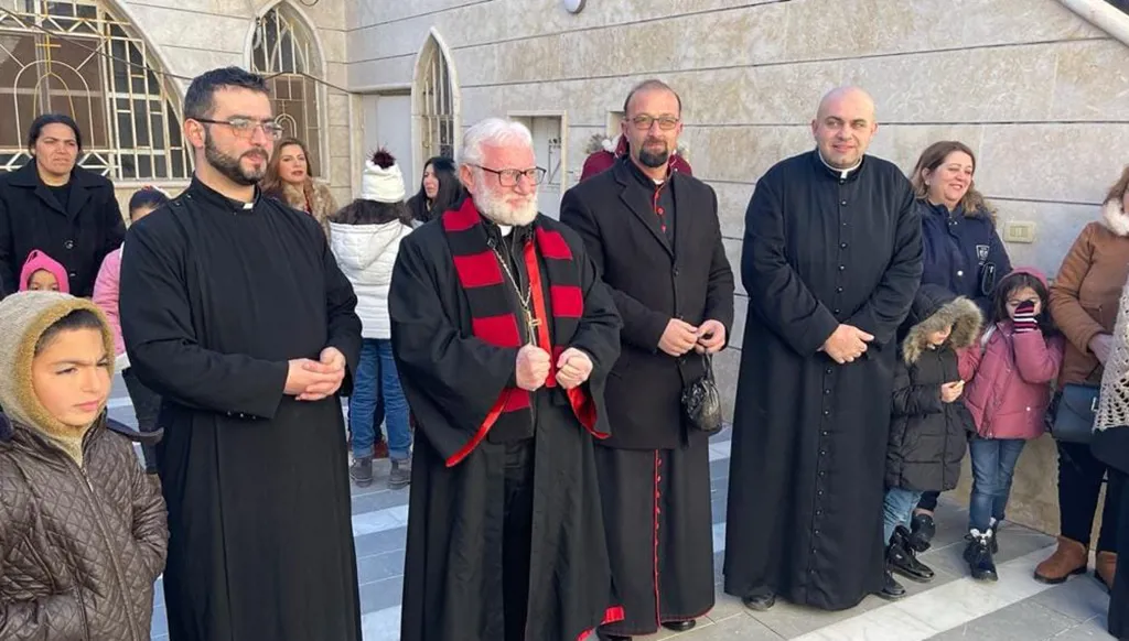 في ريف حمص... سرقة صليب الخورأسقف الذهبي ومفاتيحه وهاتفه