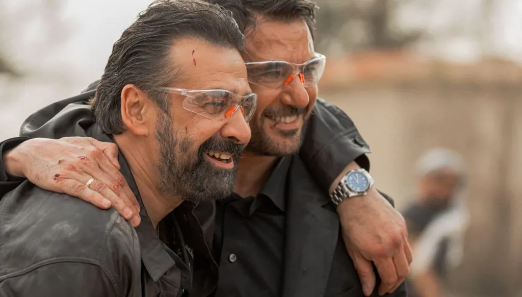 تركي آل الشيخ يُشوّق الجمهور لفيلم "الكلاب السبعة": مفاجأة 2025 (فيديو)