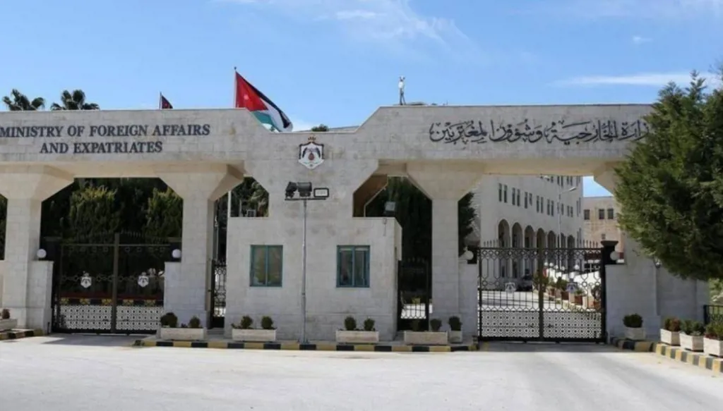 "تنتهك الأعراف الدبلوماسية"... الأردن يُدين تصريحات السفير الأميركي لدى إسرائيل