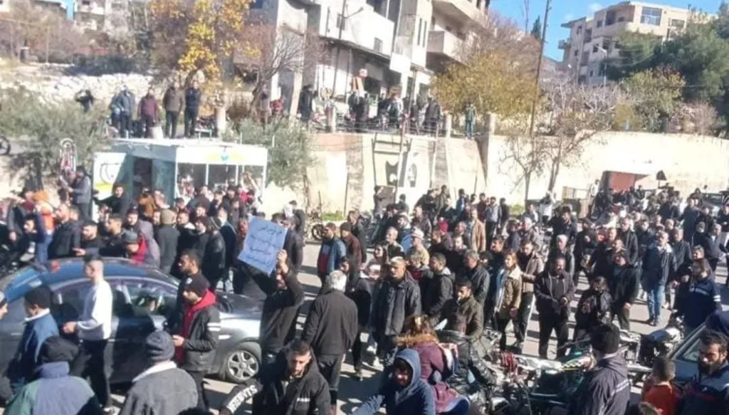 "الداخلية" تعلن إعادة الهدوء وبسط الأمن... 3 قتلى و60 مصاباً باحتجاجات الساحل السوري