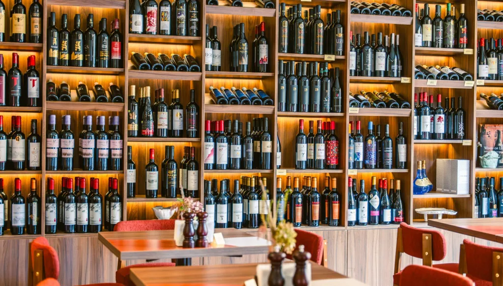 Levin يفتح أبوابه في مونو: أول بار وبوتيك مخصص حصراً للنبيذ اللبناني