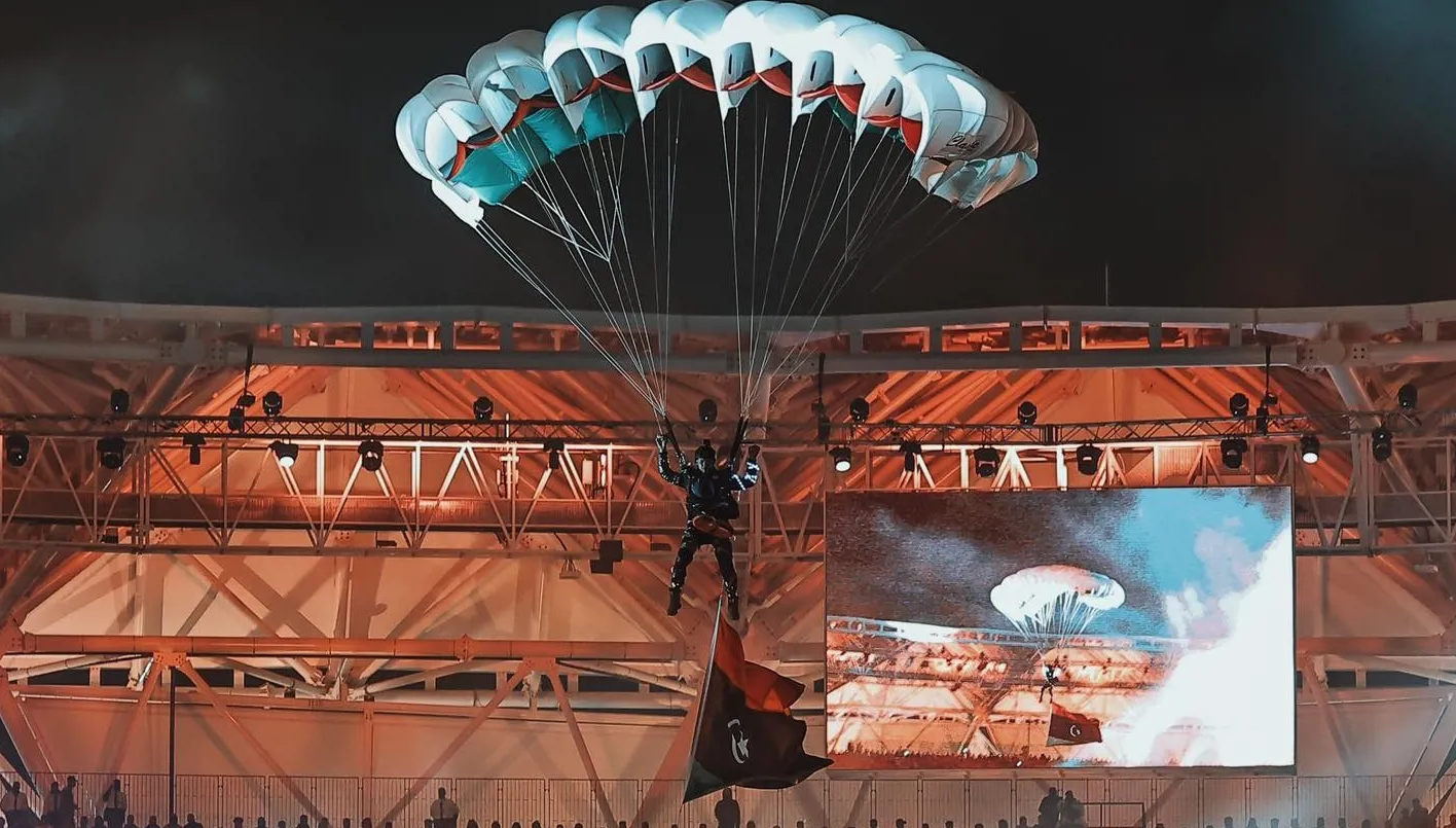 لحظة تاريخيّة بعد 16 عاماً... ليبيا تعيد افتتاح ملعب بنغازي الدوليّ بحفل مبهر (فيديو وصور)