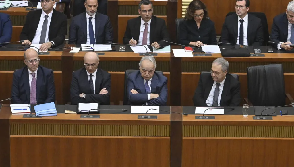 نواف سلام يتلو البيان الوزاري أمام النواب لمنحه الثقة