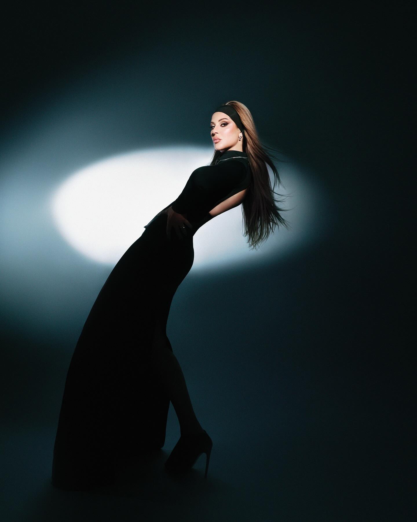 الإعلاميّة كارلا حدّاد بتصميم Balenciaga  (إنستغرام)