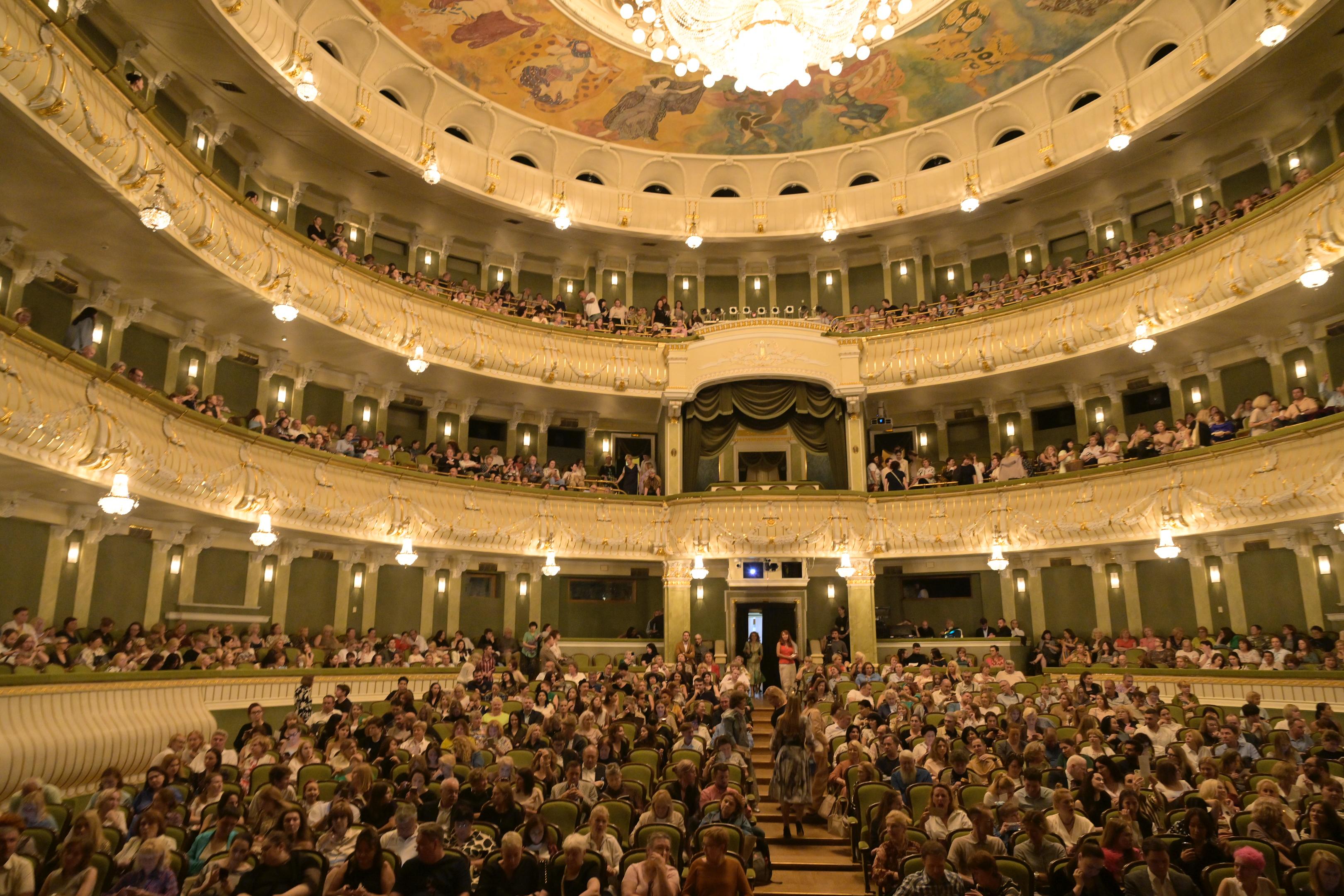 ألف ليلة وليلة في موسكو  (نبيل اسماعيل)