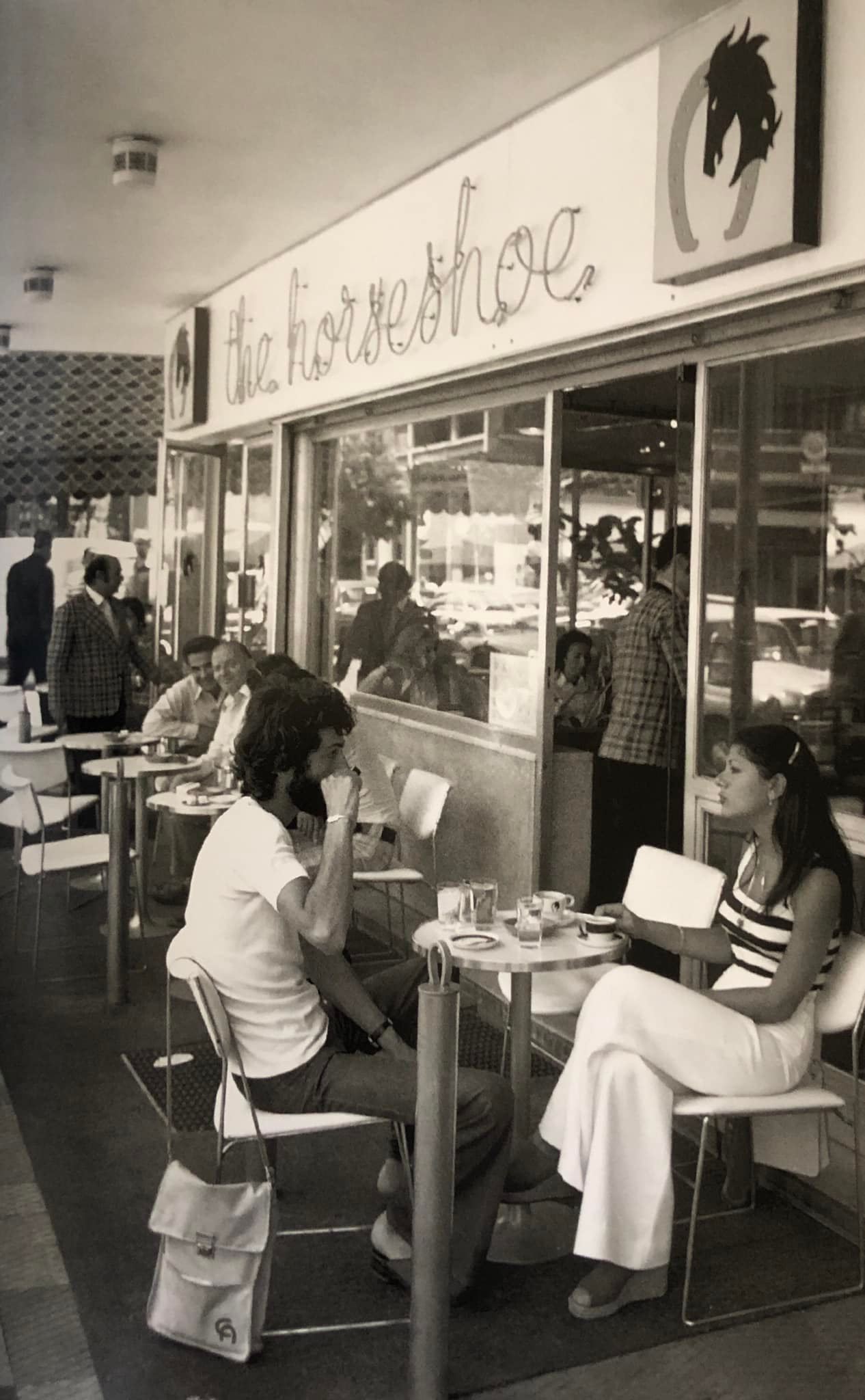 مقهى الهورس شو (صفحة Old Beirut lebanon)
