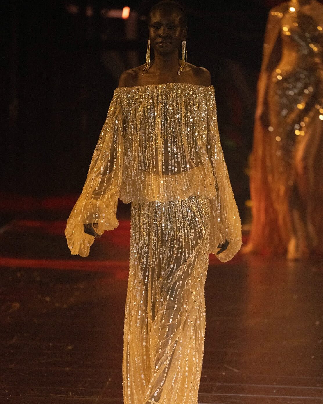 تصميم إيلي صعب للخياطة الراقية