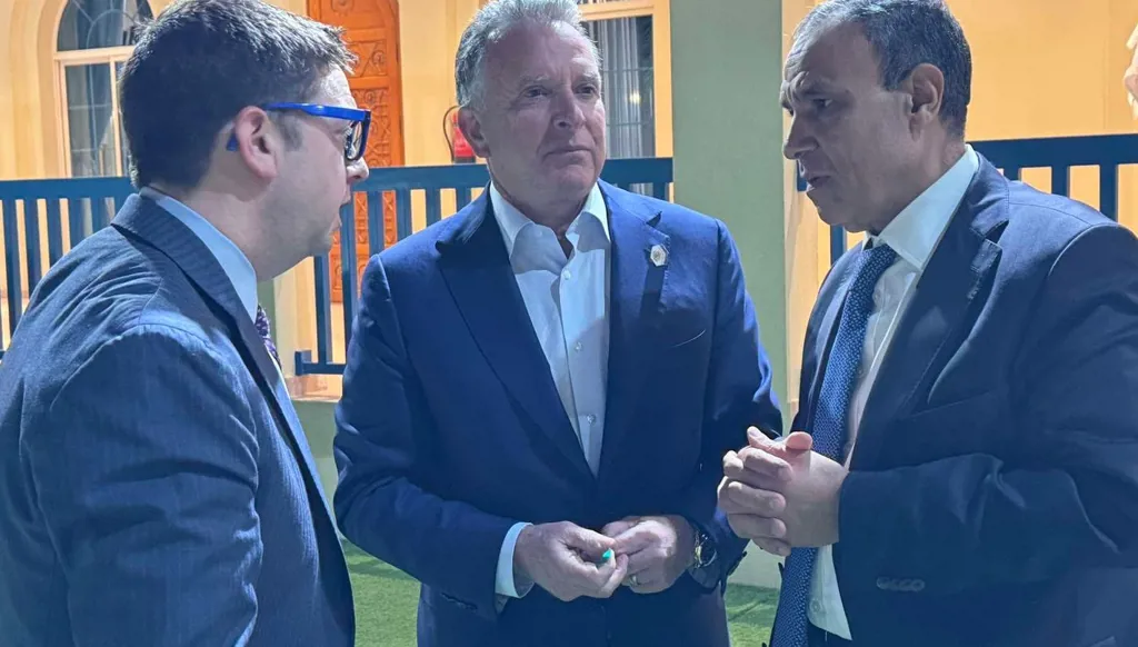 الديبلوماسية المصرية وسيطاً في الملف النووي الإيراني: هل تصلح القاهرة ما تفسده طهران؟