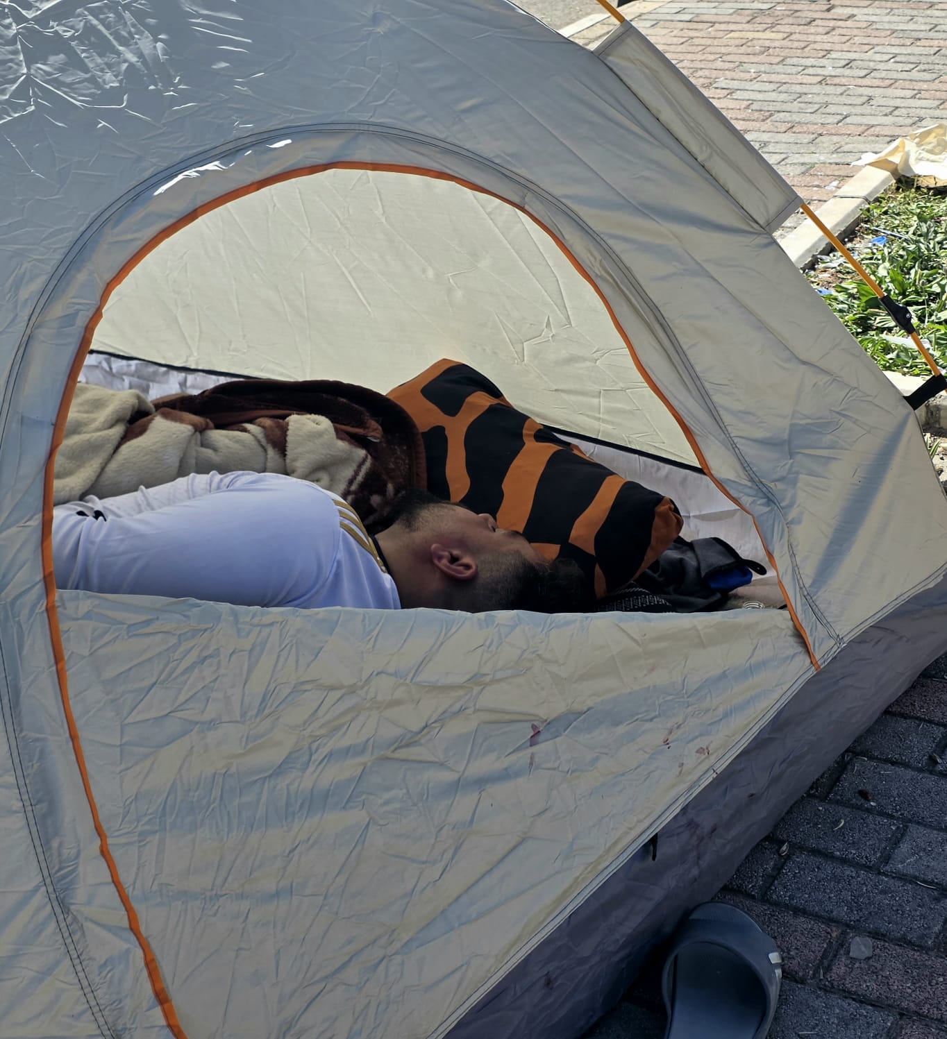 داخل خيمة. (أحمد منتش)