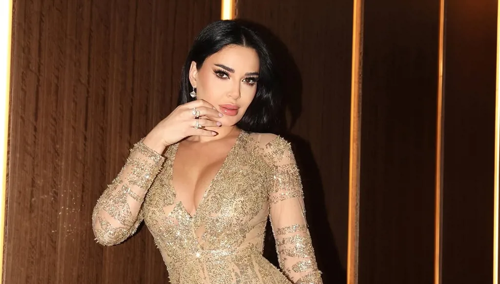 سيرين عبد النور في دبي بفستان ذهبي من توقيع زهير مراد (صور وفيديو)