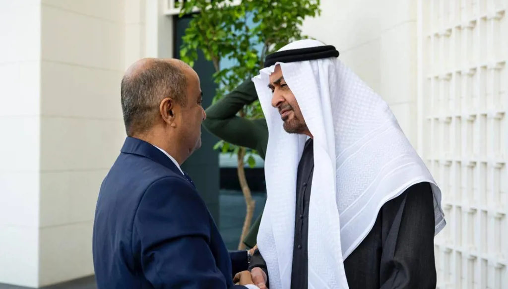 بن زايد يبحث مع رئيس الوزراء اليمني سبل تعزيز العلاقات الثنائية
