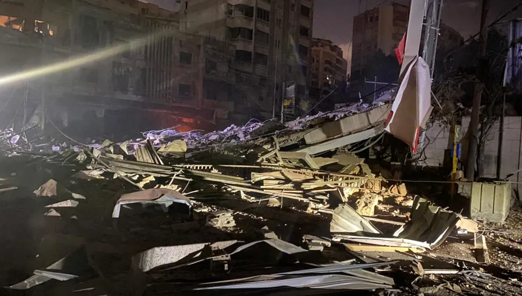 الجيش الإسرائيلي يعلن بدء موجة غارات جديدة على بيروت