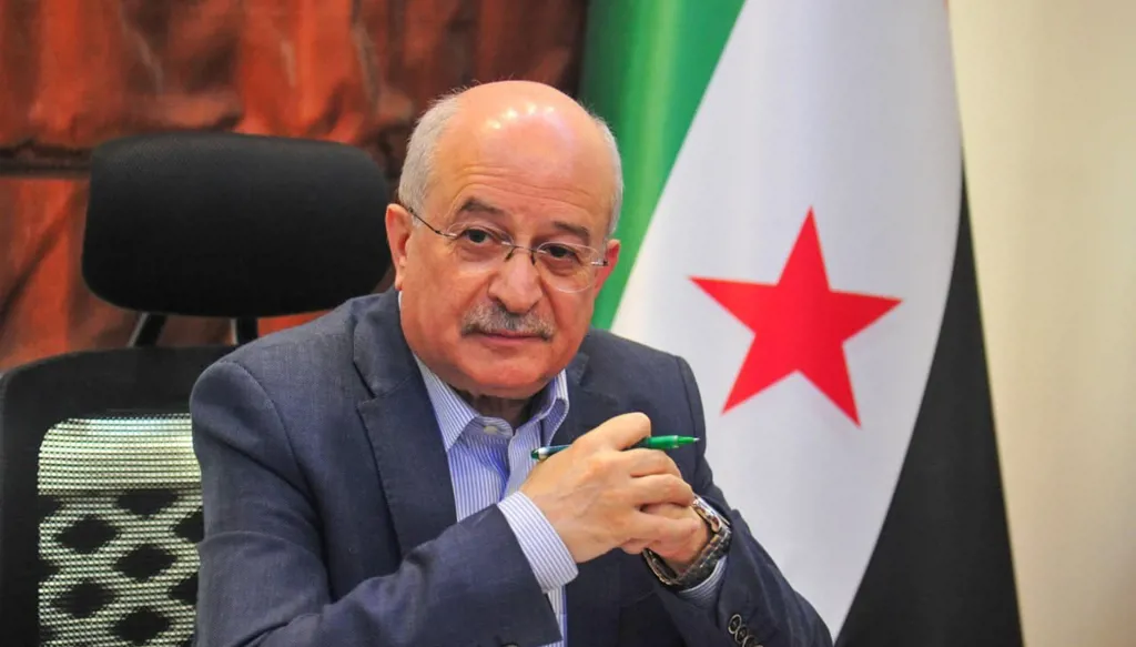 بالفيديو - وزير النقل السوري يختبر استواء طريق مطار دمشق بكوب من الماء