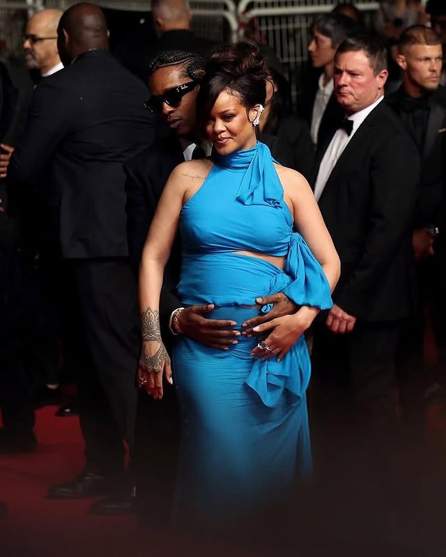 آيساب فخور بحمل ريهانا الثالث