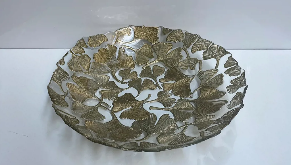 وعاء مطلي بالذهب، خاص بعيد الميالد