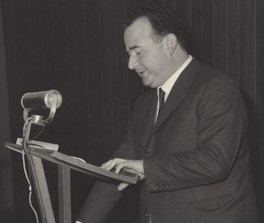 أَنطون قازان: نحتُ الجمال نثرًا وشعرًا ومنبرًا.