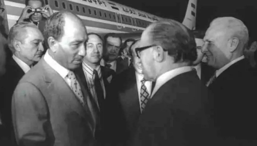 أنور السادات وكانط: رجل وحيد في مواجهة التاريخ