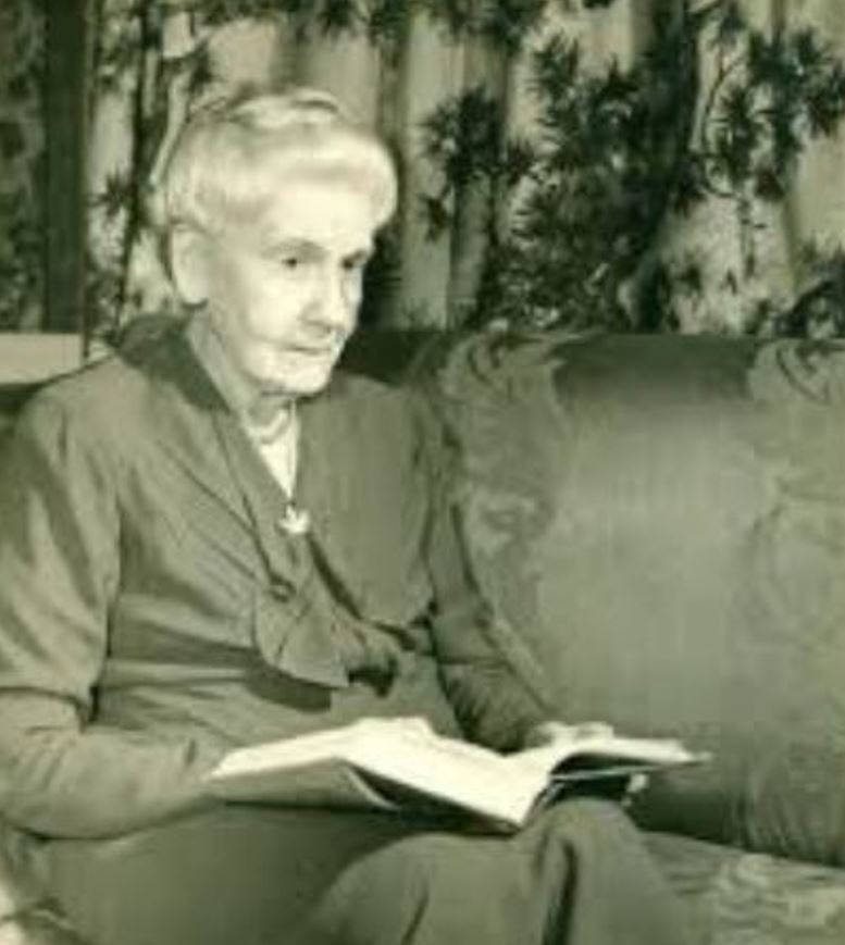 ليندا إِيسْتْمان.