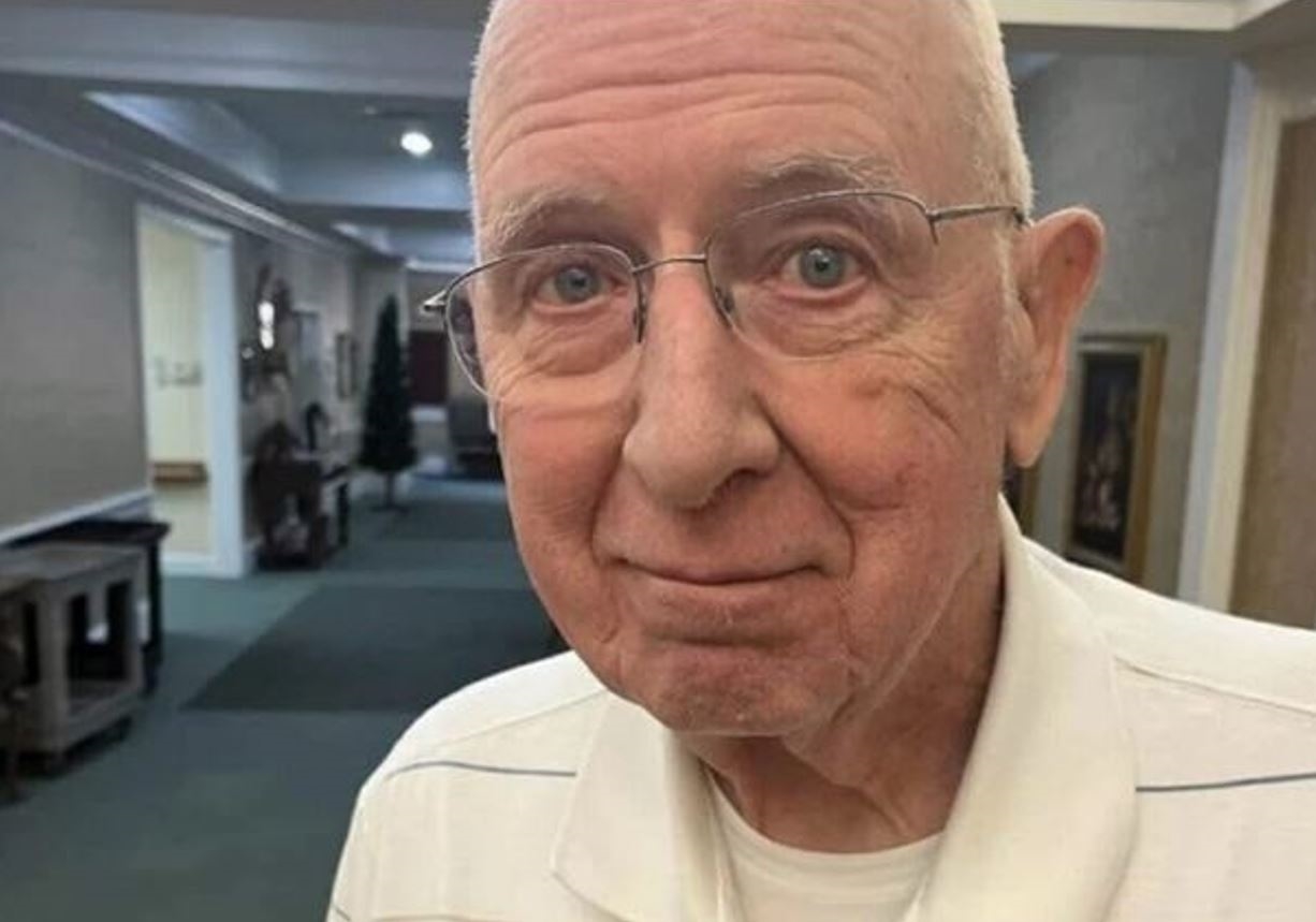 آخر صورة له قبل أَن يغيب