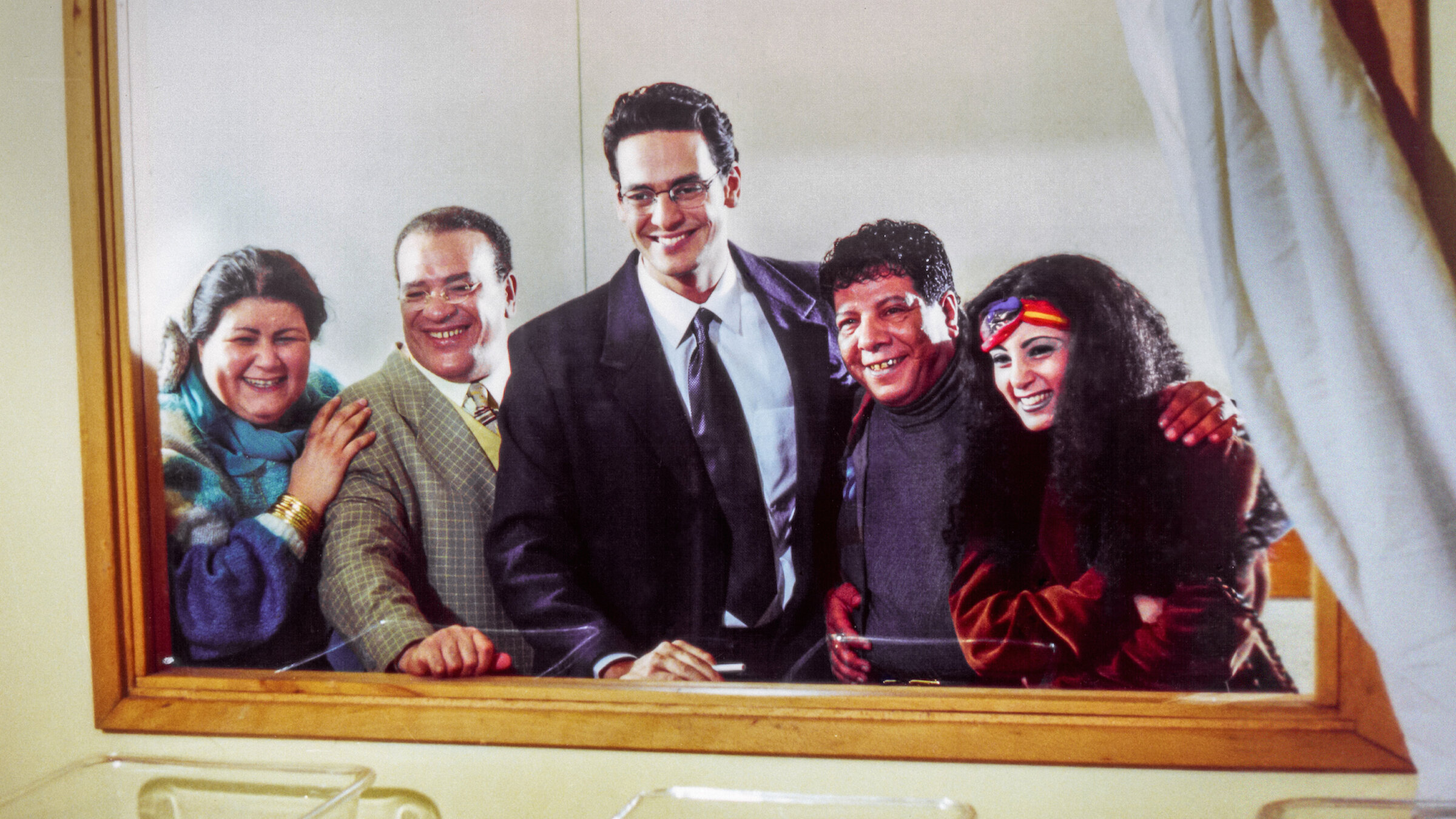 طاقم ”مواطن ومخبر وحرامي“. 