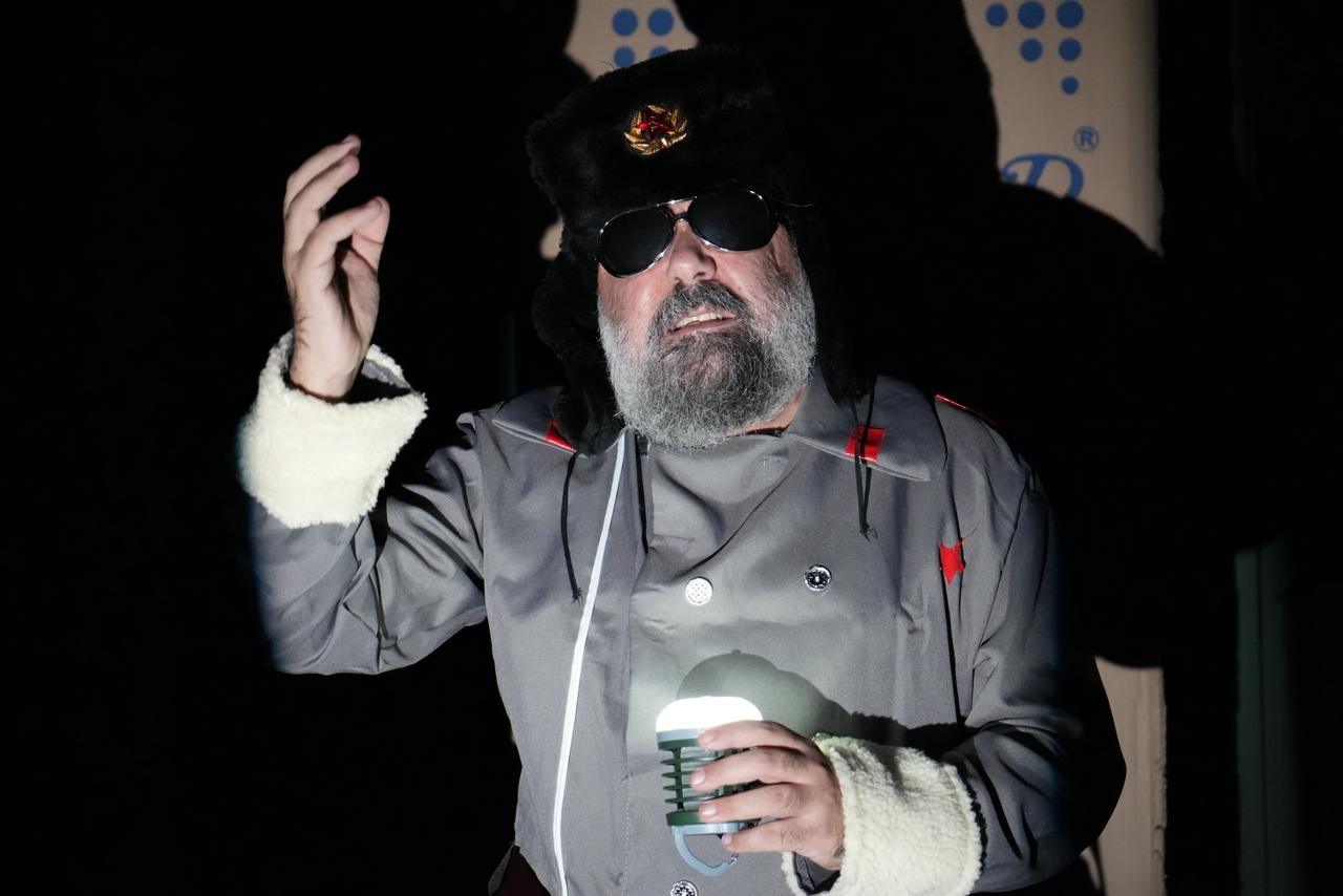 “جوني“ المتخفِّي.