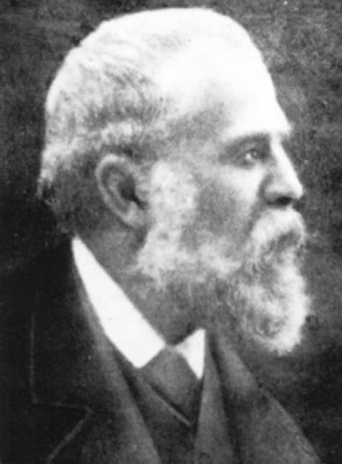 غاودي قبل وفاته بشهر.