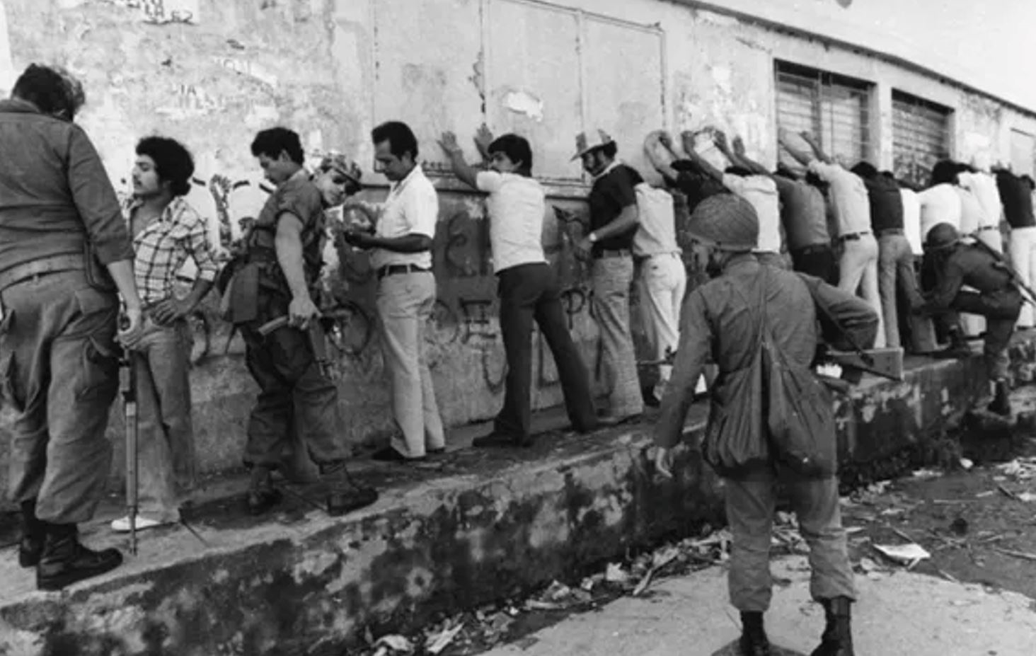 تغطية مجزرة “موزوتِّي“ كلَّفَته الاستقالة